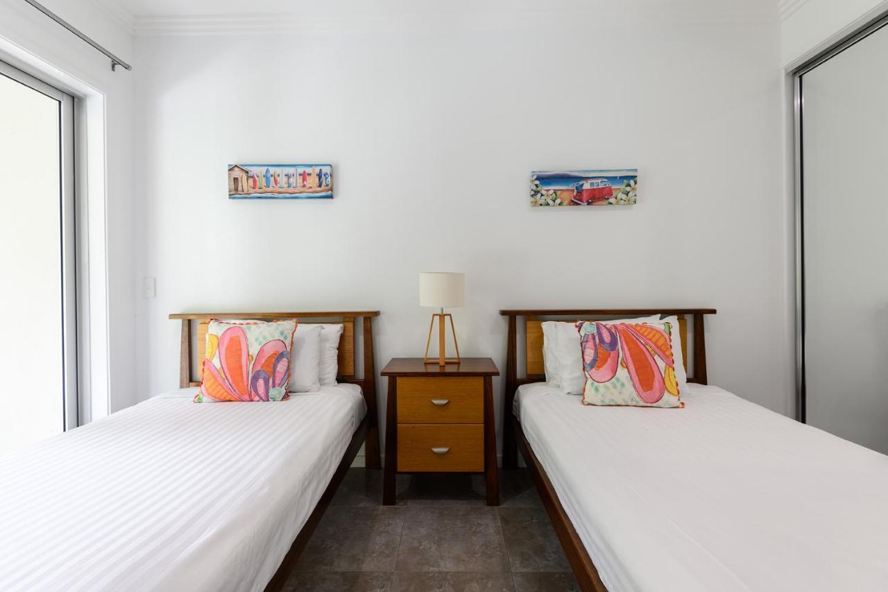Island Views Beachfront Apartments ปาล์มโคฟ ภายนอก รูปภาพ