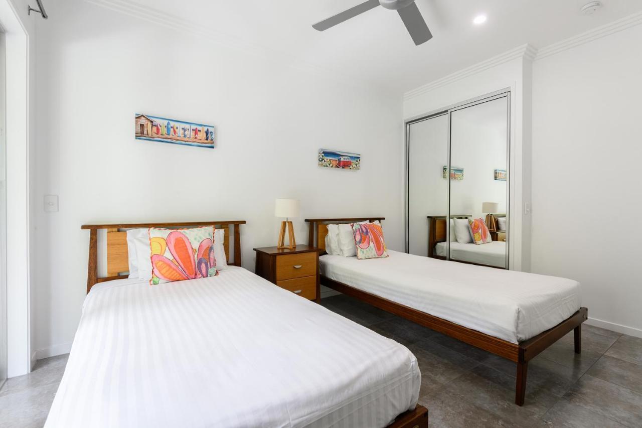 Island Views Beachfront Apartments ปาล์มโคฟ ภายนอก รูปภาพ