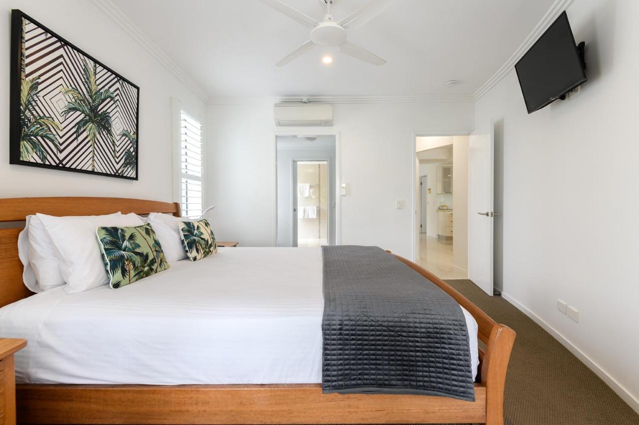 Island Views Beachfront Apartments ปาล์มโคฟ ภายนอก รูปภาพ