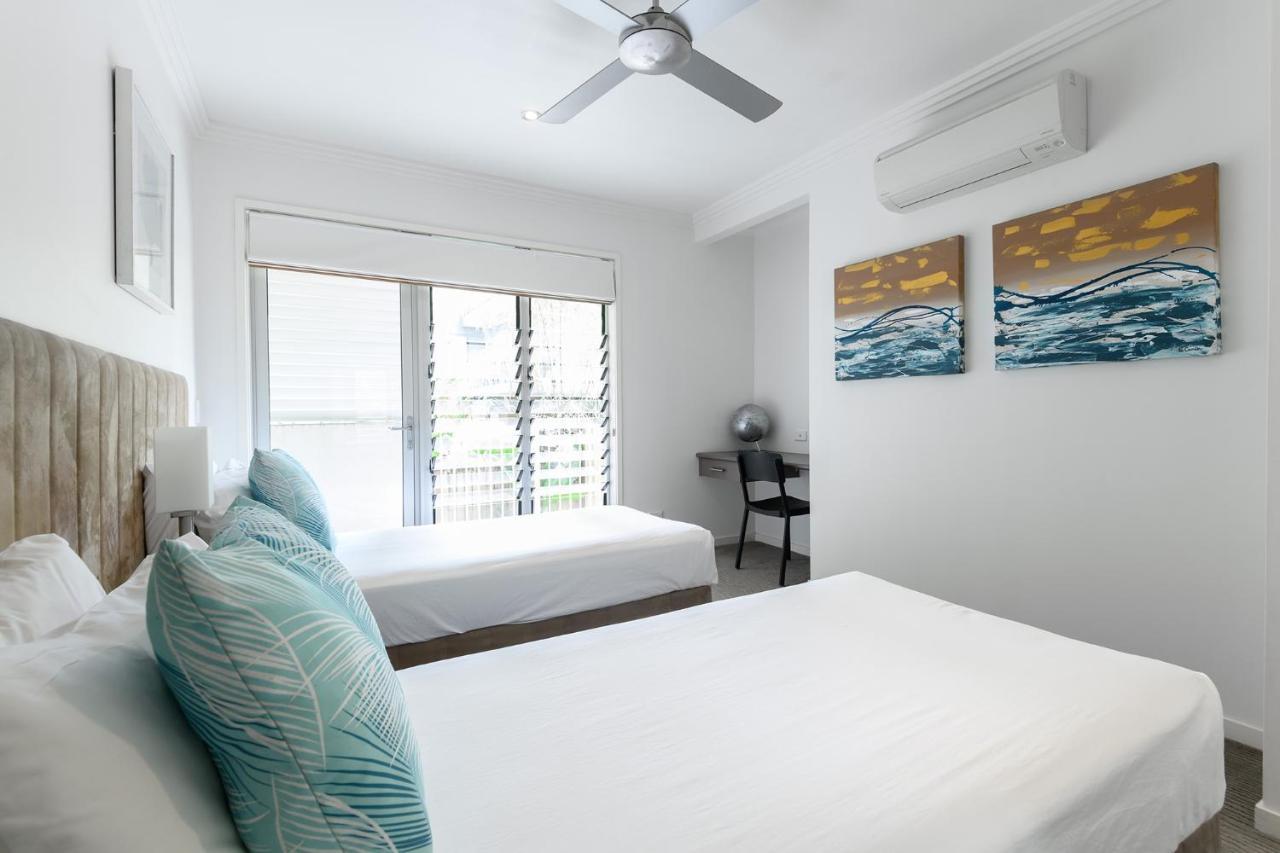 Island Views Beachfront Apartments ปาล์มโคฟ ภายนอก รูปภาพ