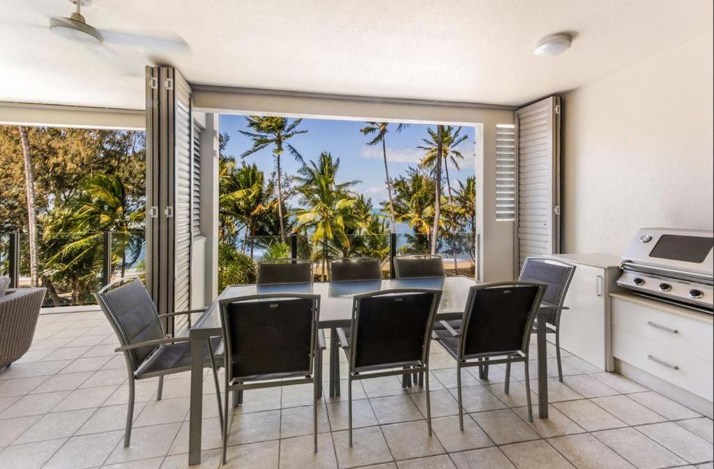 Island Views Beachfront Apartments ปาล์มโคฟ ภายนอก รูปภาพ
