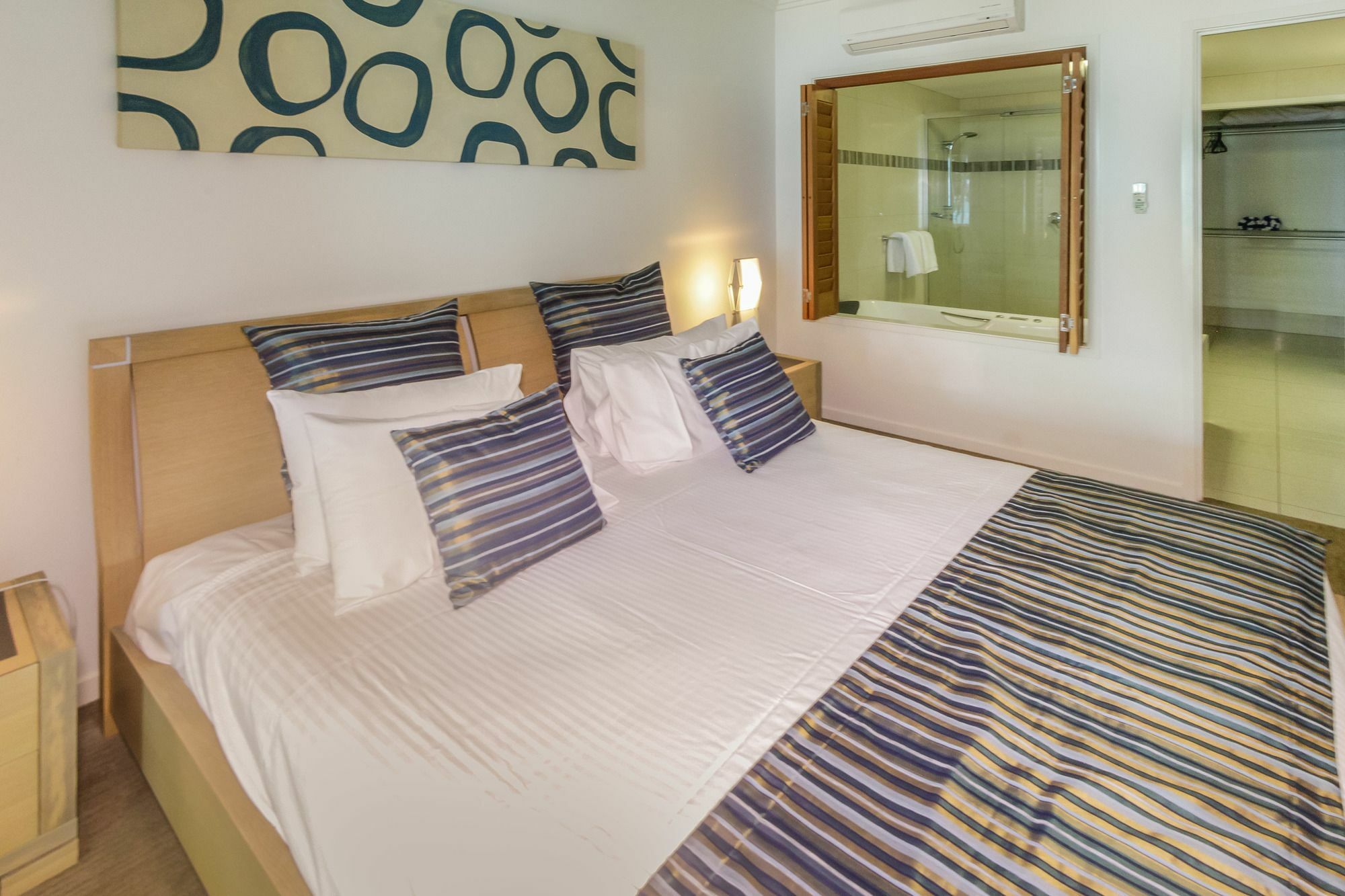 Island Views Beachfront Apartments ปาล์มโคฟ ภายนอก รูปภาพ