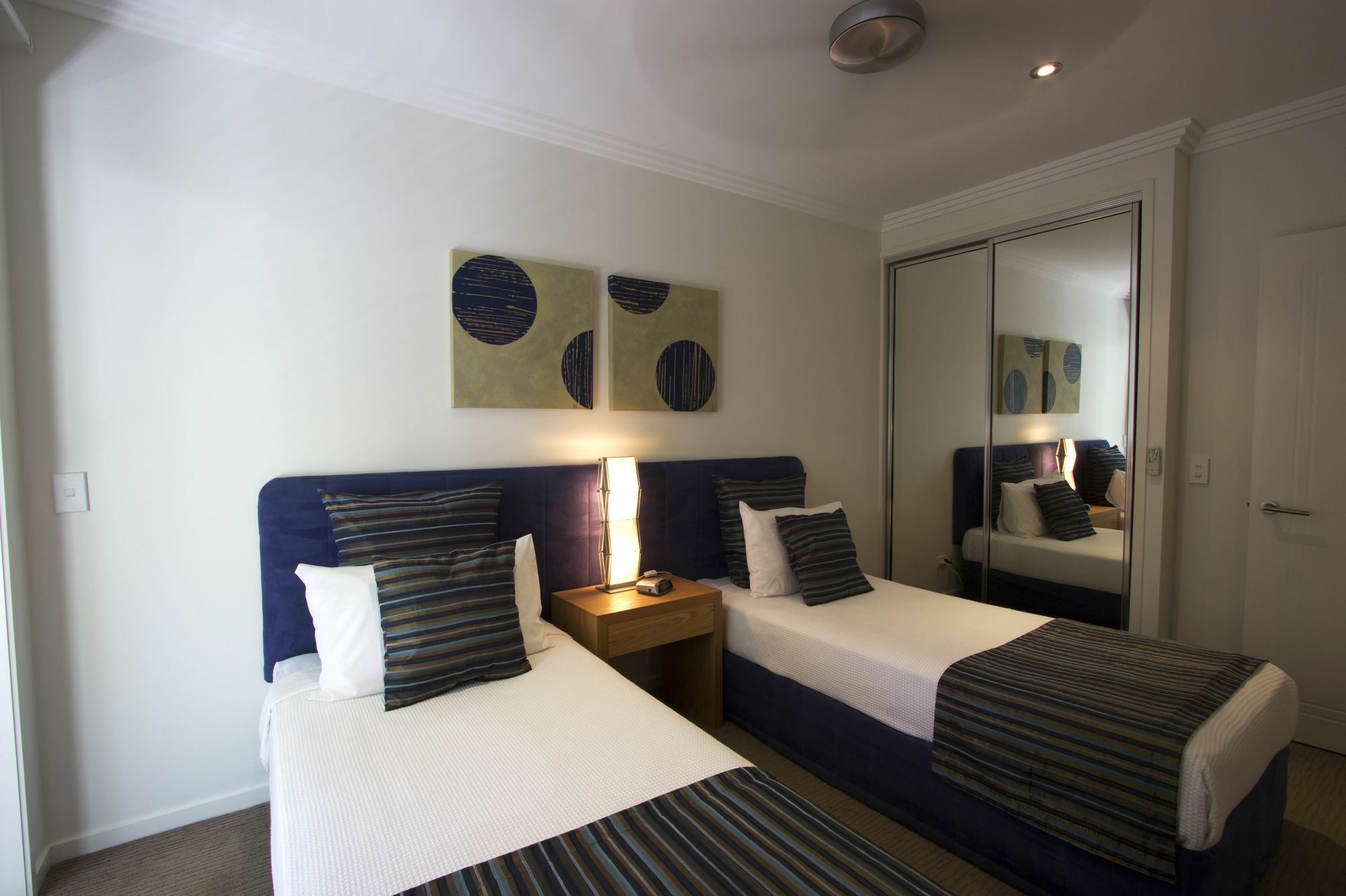Island Views Beachfront Apartments ปาล์มโคฟ ภายนอก รูปภาพ
