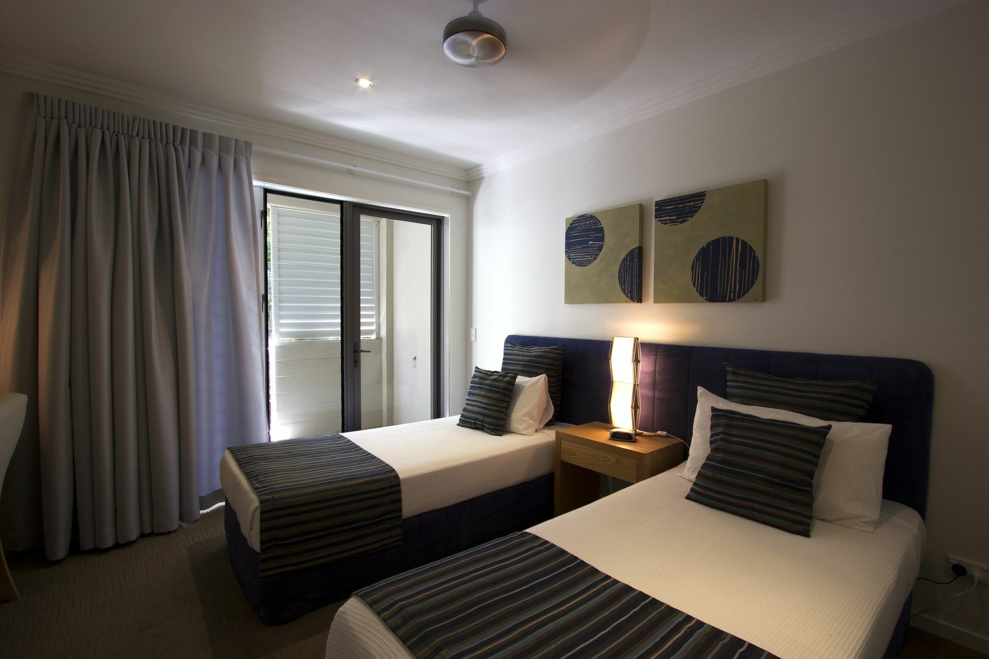 Island Views Beachfront Apartments ปาล์มโคฟ ภายนอก รูปภาพ