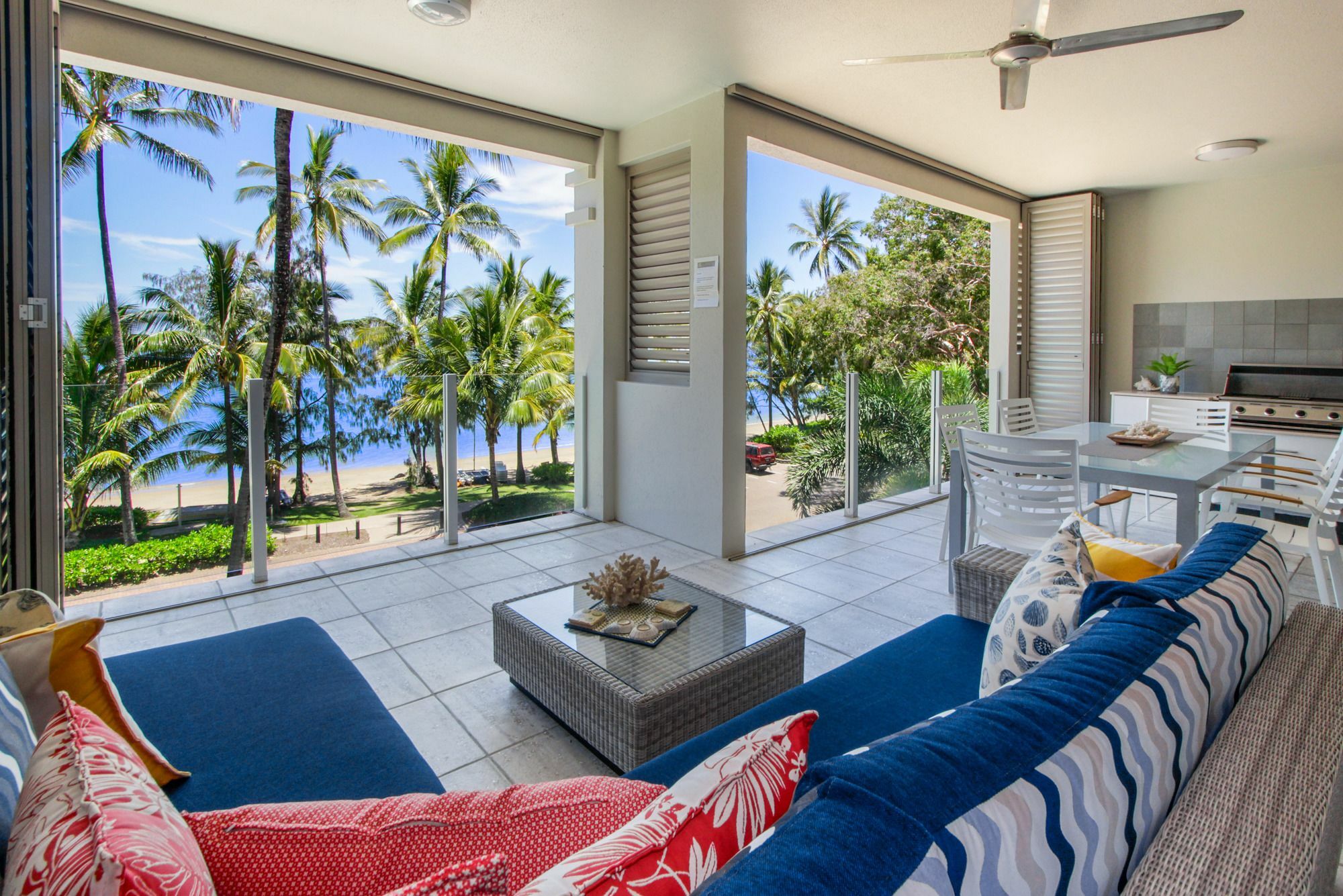 Island Views Beachfront Apartments ปาล์มโคฟ ภายนอก รูปภาพ