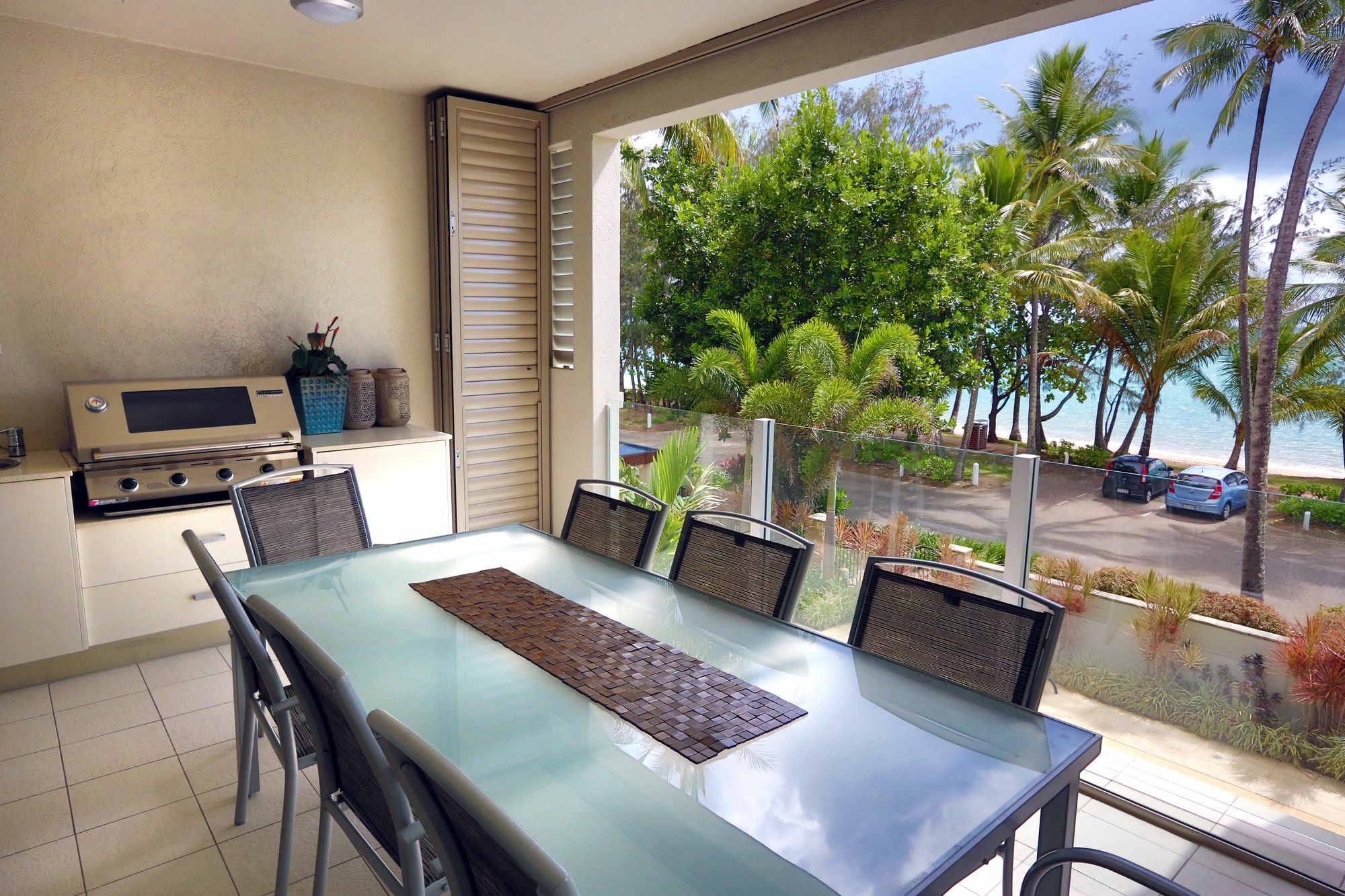 Island Views Beachfront Apartments ปาล์มโคฟ ภายนอก รูปภาพ