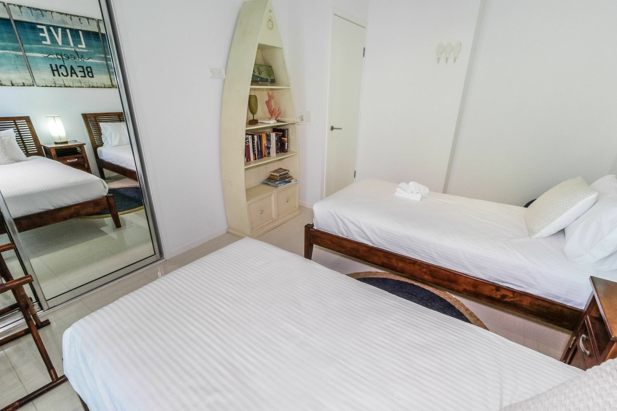 Island Views Beachfront Apartments ปาล์มโคฟ ภายนอก รูปภาพ