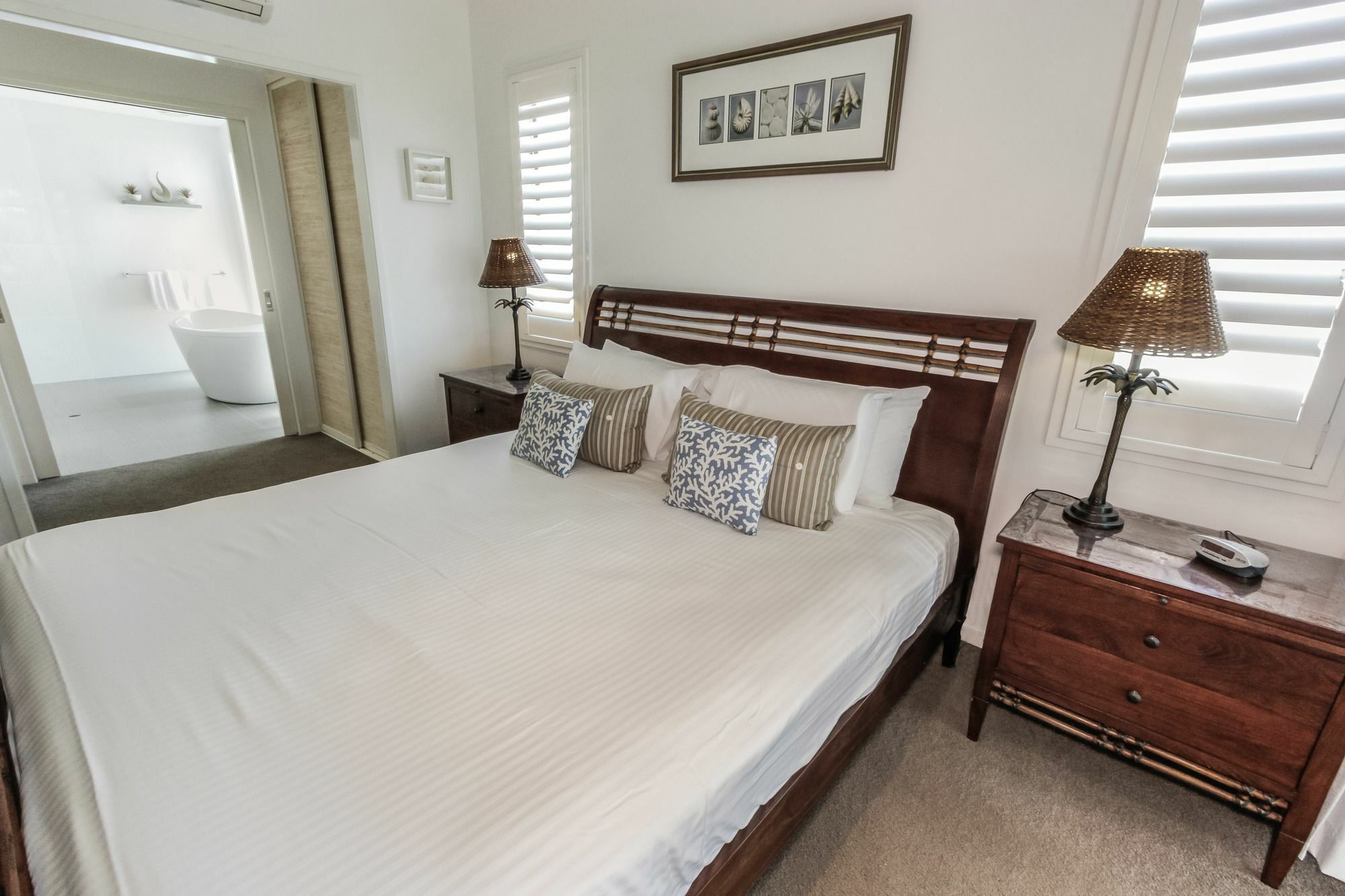 Island Views Beachfront Apartments ปาล์มโคฟ ภายนอก รูปภาพ